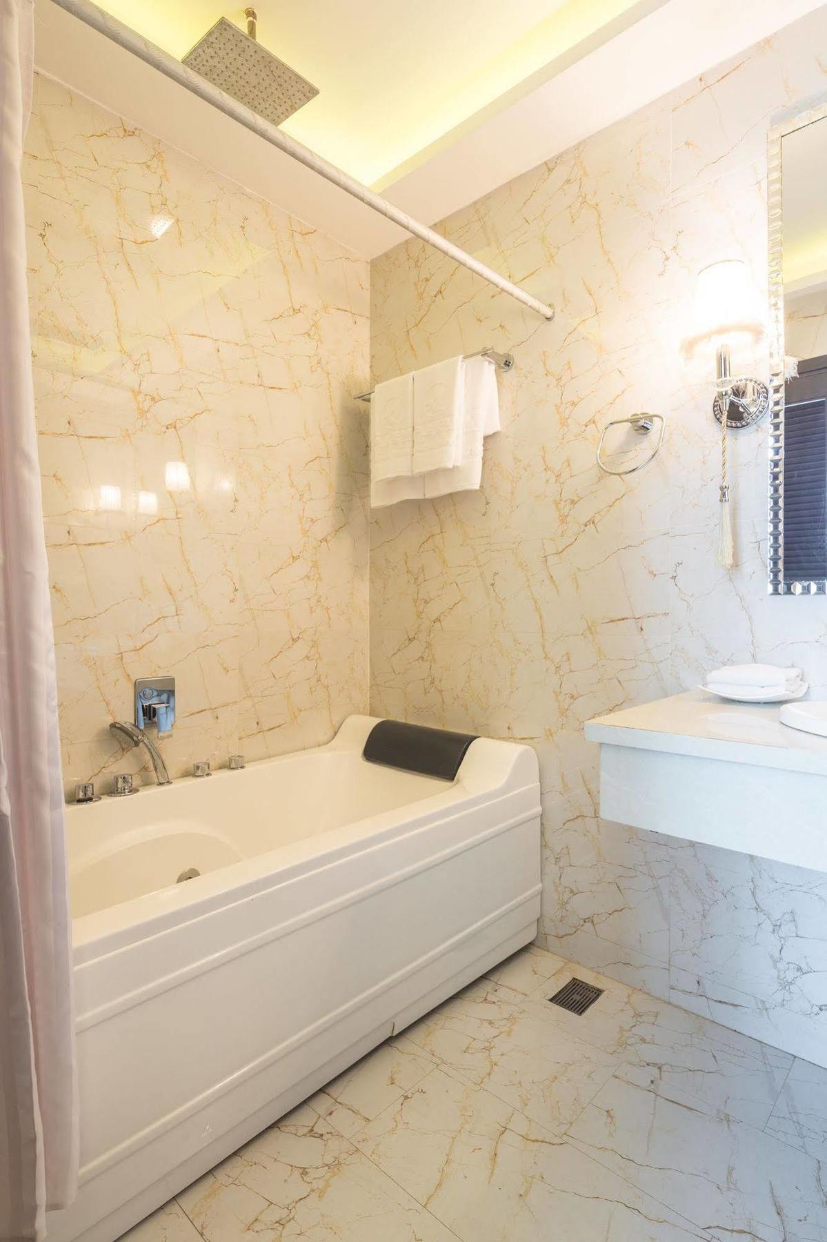 A&Em Hai Ba Trung Hotel 호치민 외부 사진