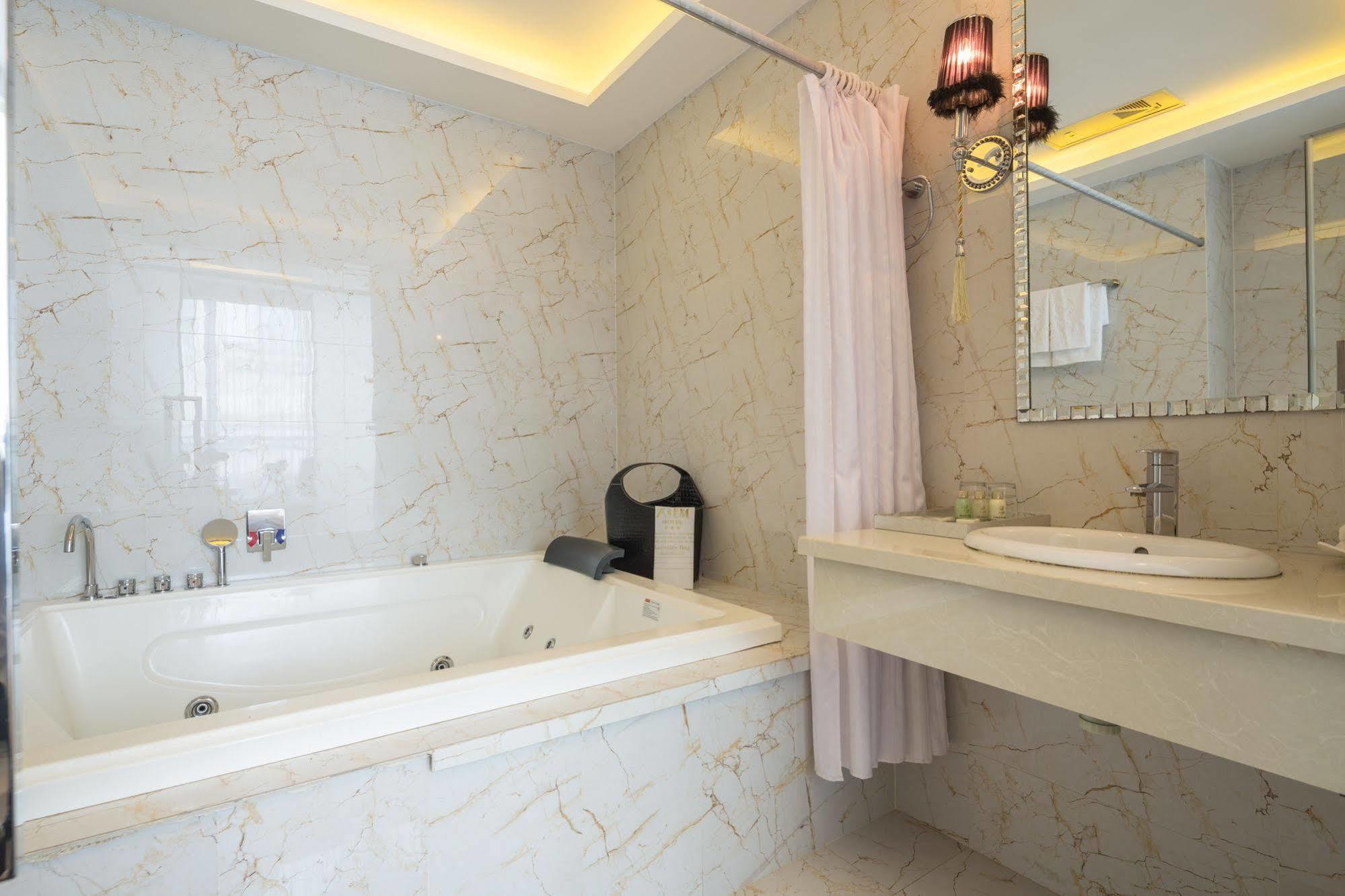 A&Em Hai Ba Trung Hotel 호치민 외부 사진